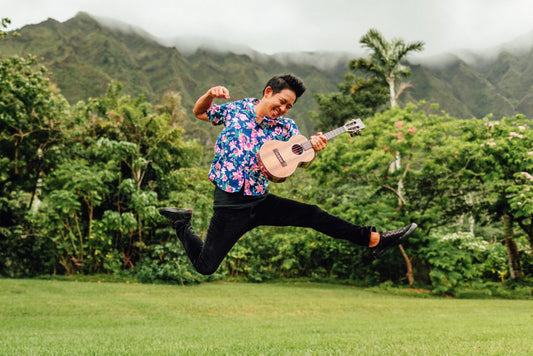 Jake-Shimabukuro-Press-Photo-2888-240-DPI-5810x3884-1-1077x720